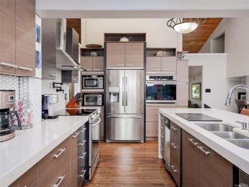 727 Paskin Way, Saanich, BC 