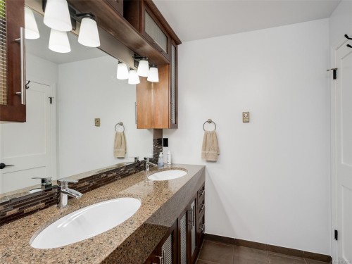 727 Paskin Way, Saanich, BC 