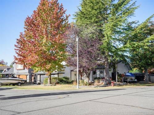 727 Paskin Way, Saanich, BC 