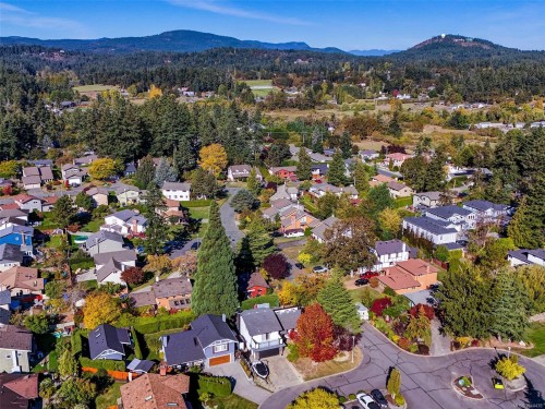 727 Paskin Way, Saanich, BC 