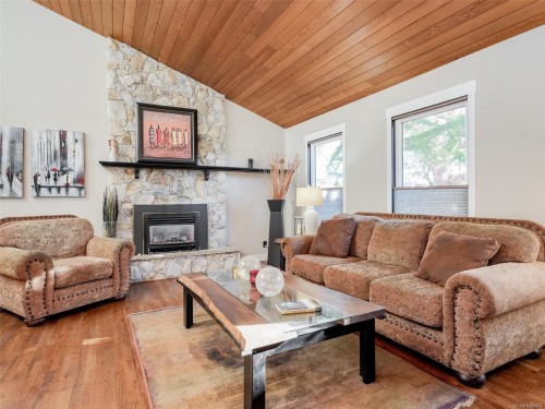 727 Paskin Way, Saanich, BC 