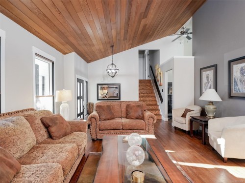 727 Paskin Way, Saanich, BC 