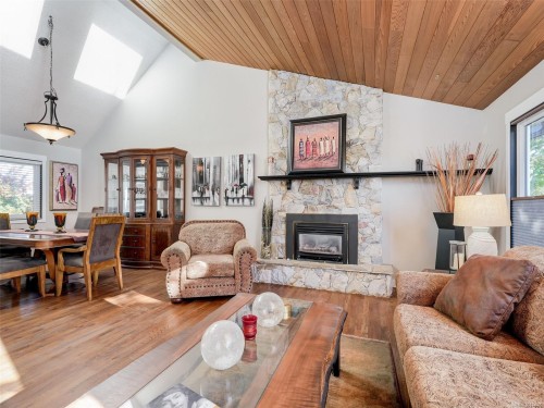 727 Paskin Way, Saanich, BC 