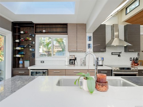 727 Paskin Way, Saanich, BC 