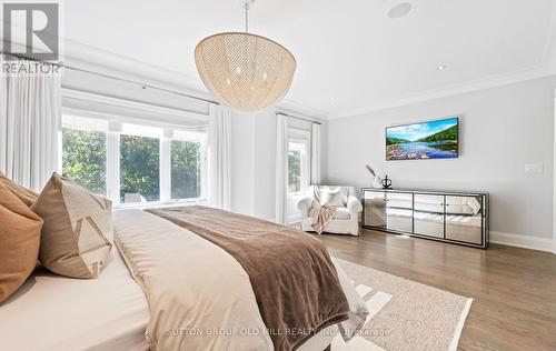 8 Cumberland Drive, Mississauga, ON - Indoor Photo Showing Bedroom