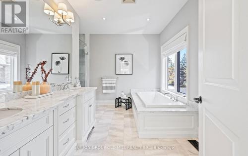 8 Cumberland Drive, Mississauga, ON - Indoor Photo Showing Bathroom