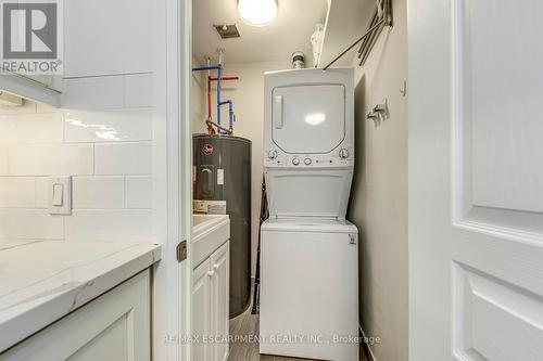 401 - 70 Stewart Street, Oakville, ON - Indoor Photo Showing Laundry Room