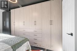 Wall-to-wall B/I closet & shoe cupboard - 