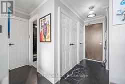 Foyer & hallway - 