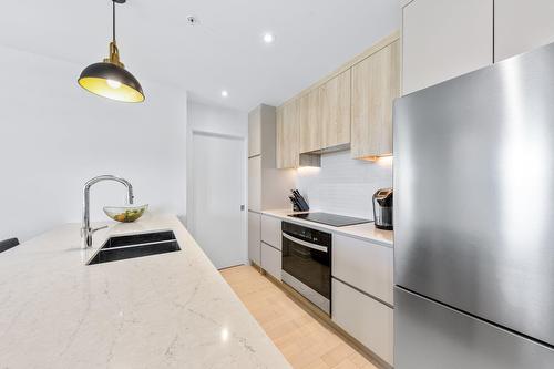 Cuisine - 1805-200 Rue Marie-Charles-Le Moyne, Longueuil (Le Vieux-Longueuil), QC - Indoor Photo Showing Kitchen With Double Sink With Upgraded Kitchen