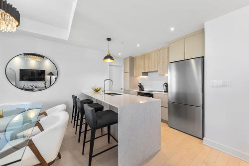 Cuisine - 1805-200 Rue Marie-Charles-Le Moyne, Longueuil (Le Vieux-Longueuil), QC - Indoor Photo Showing Kitchen