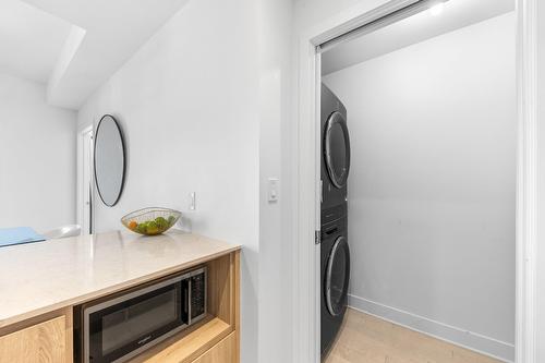 Salle de lavage - 1805-200 Rue Marie-Charles-Le Moyne, Longueuil (Le Vieux-Longueuil), QC - Indoor Photo Showing Laundry Room