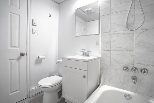 Bathroom - 1-2415 Rue Rushbrooke, Montréal (Le Sud-Ouest), QC - Indoor Photo Showing Bathroom