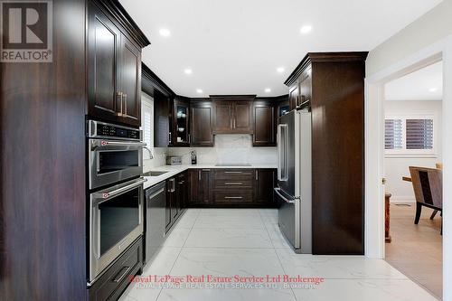 2088 Kempton Park Drive, Mississauga, ON - Indoor Photo Showing Kitchen With Stainless Steel Kitchen