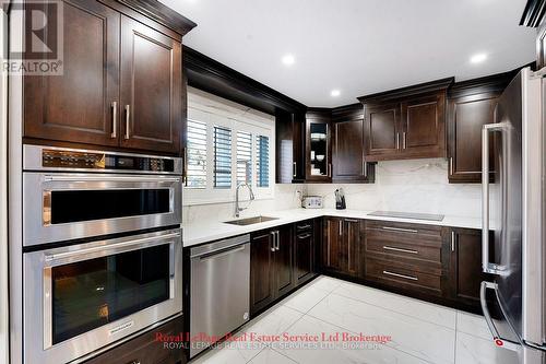 2088 Kempton Park Drive, Mississauga, ON - Indoor Photo Showing Kitchen With Stainless Steel Kitchen