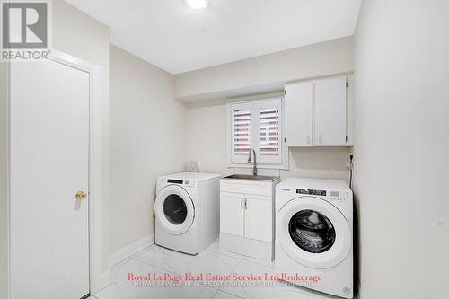 2088 Kempton Park Drive, Mississauga, ON - Indoor Photo Showing Laundry Room