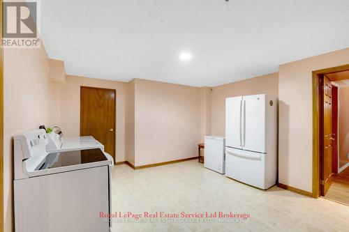 2088 Kempton Park Drive, Mississauga, ON - Indoor Photo Showing Laundry Room