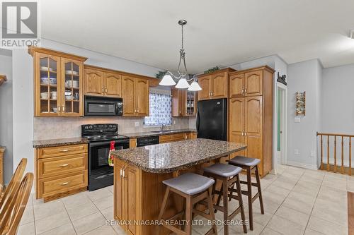 194 Hillsdale Road, Welland (Coyle Creek), ON - Indoor Photo Showing Kitchen With Double Sink