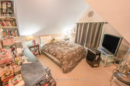 1 & 2 - 737 William Street N, London East (East F), ON - Indoor Photo Showing Bedroom