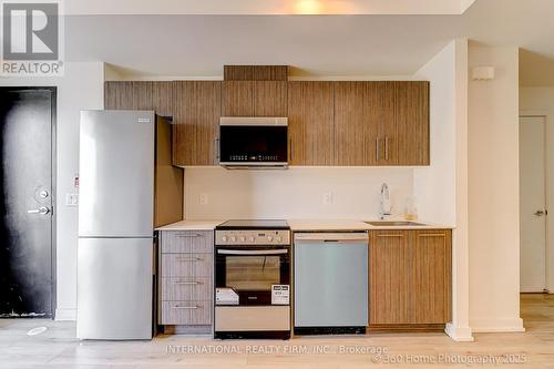 12 - 851 Sheppard Avenue W, Toronto, ON - Indoor Photo Showing Kitchen