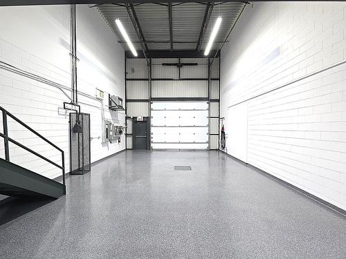 Warehouse - 573 Boul. Du Curé-Boivin, Boisbriand, QC 