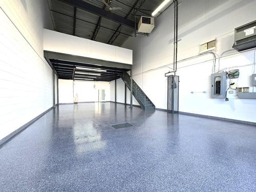 Warehouse - 573 Boul. Du Curé-Boivin, Boisbriand, QC 