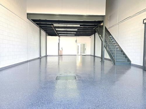 Warehouse - 573 Boul. Du Curé-Boivin, Boisbriand, QC 