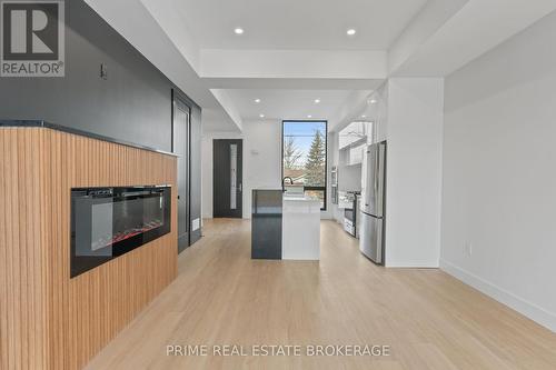 417 Baseline Road E, London South (South G), ON - Indoor With Fireplace