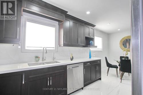 3376 Twilight Road, Mississauga, ON - Indoor Photo Showing Kitchen With Double Sink
