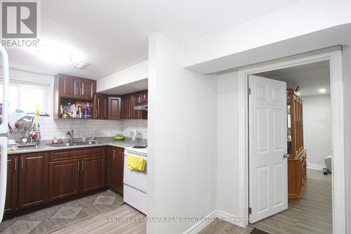 3376 Twilight Road, Mississauga, ON - Indoor Photo Showing Kitchen With Double Sink