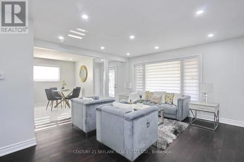 3376 Twilight Road, Mississauga, ON - Indoor Photo Showing Living Room