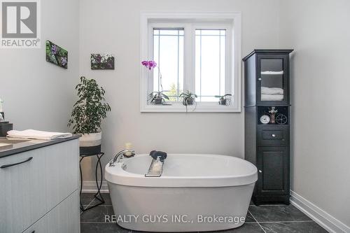 322 Cullen Trail, Peterborough (Northcrest Ward 5), ON - Indoor Photo Showing Bathroom