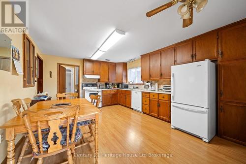 16 Arthur Street, Woodstock (Woodstock - North), ON - Indoor Photo Showing Kitchen