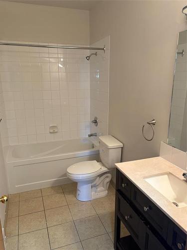 619 10Th Street, Brandon, MB - Indoor Photo Showing Bathroom