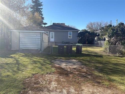 619 10Th Street, Brandon, MB - Outdoor