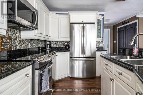 8 Tiny Beaches Road S, Tiny, ON - Indoor Photo Showing Kitchen With Double Sink With Upgraded Kitchen