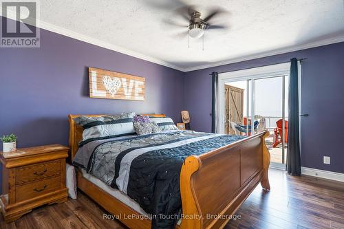 8 Tiny Beaches Road S, Tiny, ON - Indoor Photo Showing Bedroom