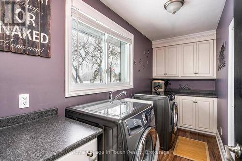 8 Tiny Beaches Road S, Tiny, ON - Indoor Photo Showing Laundry Room