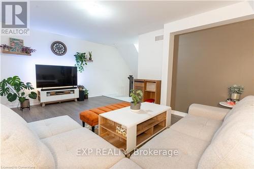 20B - 85 Mullin Drive, Guelph, ON - Indoor Photo Showing Living Room