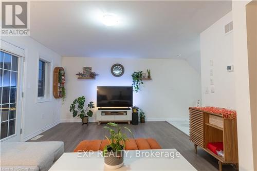 20B - 85 Mullin Drive, Guelph, ON - Indoor Photo Showing Living Room