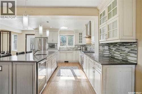 2807 Assiniboine Avenue, Regina, SK - Indoor Photo Showing Kitchen With Stainless Steel Kitchen With Upgraded Kitchen