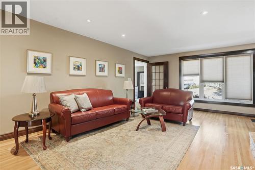 2807 Assiniboine Avenue, Regina, SK - Indoor Photo Showing Living Room