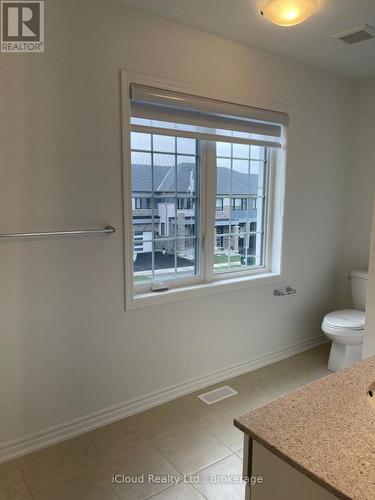 4 Vinewood Crescent, Barrie, ON - Indoor Photo Showing Bathroom