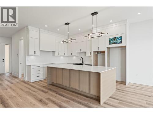 8948 Tavistock Road, Vernon, BC - Indoor Photo Showing Kitchen With Upgraded Kitchen