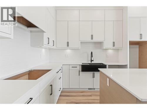 8948 Tavistock Road, Vernon, BC - Indoor Photo Showing Kitchen With Upgraded Kitchen