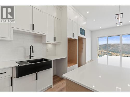 8948 Tavistock Road, Vernon, BC - Indoor Photo Showing Kitchen With Double Sink With Upgraded Kitchen