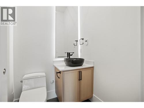 8948 Tavistock Road, Vernon, BC - Indoor Photo Showing Bathroom