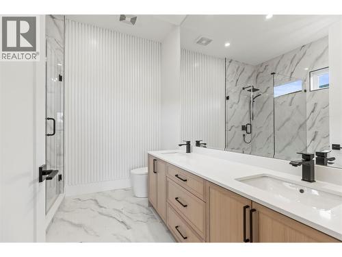 8948 Tavistock Road, Vernon, BC - Indoor Photo Showing Bathroom