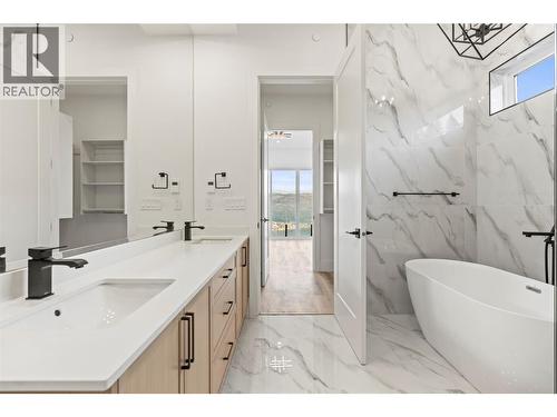 8948 Tavistock Road, Vernon, BC - Indoor Photo Showing Bathroom