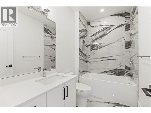 8948 Tavistock Road, Vernon, BC - Indoor Photo Showing Bathroom